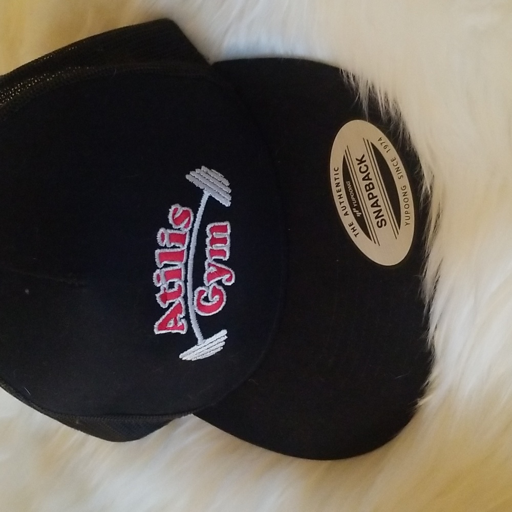 Atilis men's snapback hat.